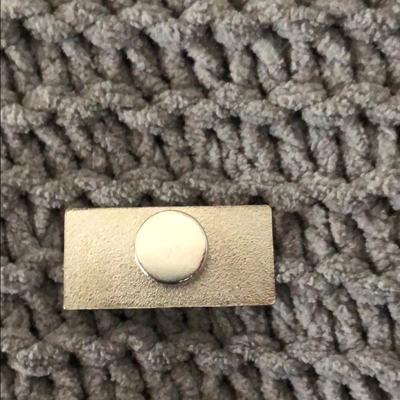 Barney Newyork Magnetic pin - Picture 2 of 4